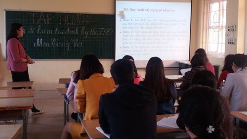 Trường Tiểu học Thạch Bàn A tổ chức tập huấn ra đề kiểm tra định kì theo Thông tư 22